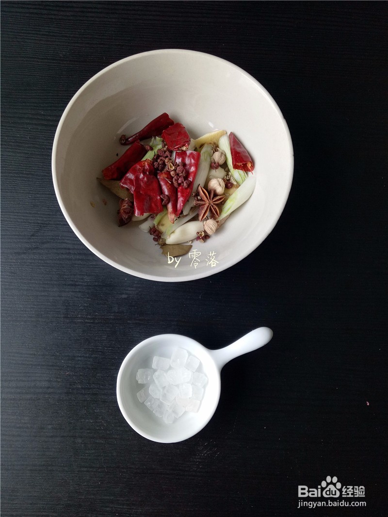 五花肉炖粉条——五花肉粉条一起炖，香惨了！