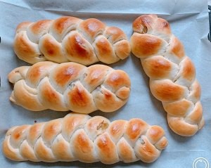 健康养生佳品葡萄干辫子面包的做法