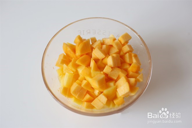 黄桃苏打饮的做法