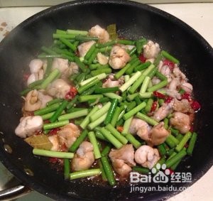 蒜苗爆炒牛蛙的做法