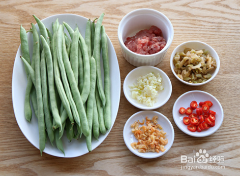 <b>肉沫榨菜四季豆的做法</b>