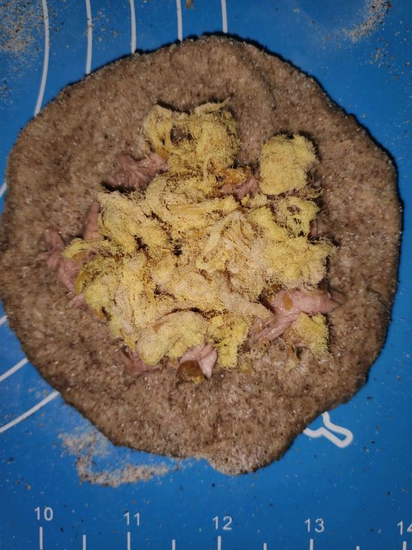 金枪鱼肉松全麦藜麦面包