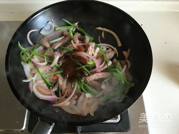 黑椒洋葱青椒炒牛肉