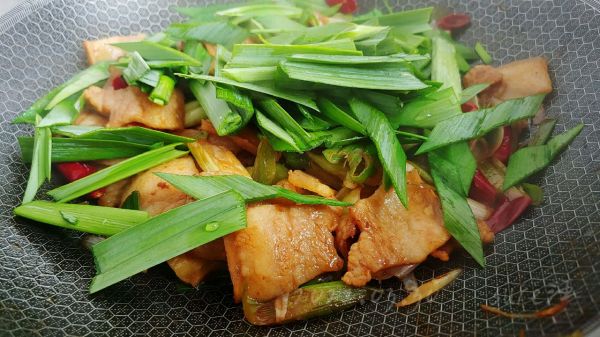 青蒜辣酱香炒肉