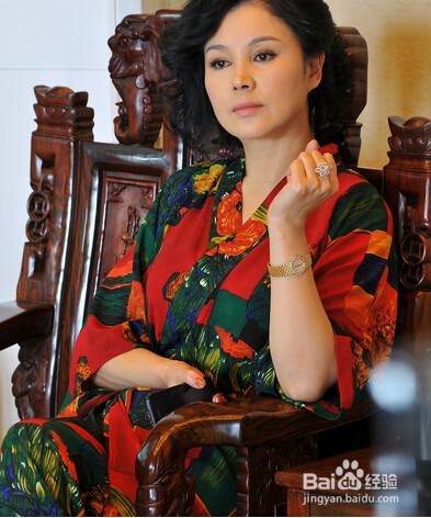 90年代红遍大江南北，两次遇到渣男，51岁仍单身