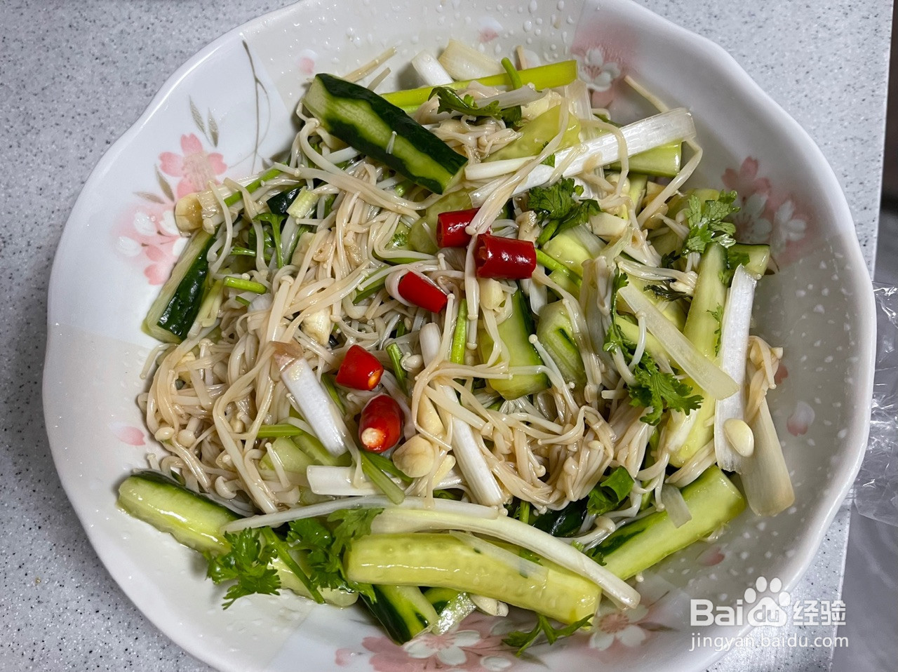 凉拌黄瓜金针菇的做法