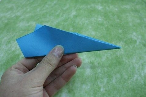 怎样制作能飞的稍微远点的纸飞机