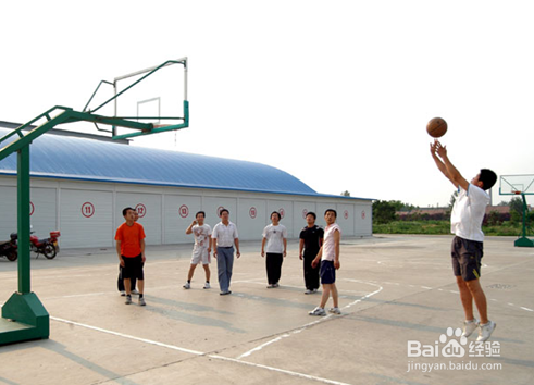 打篮球怎样当好组织后卫？