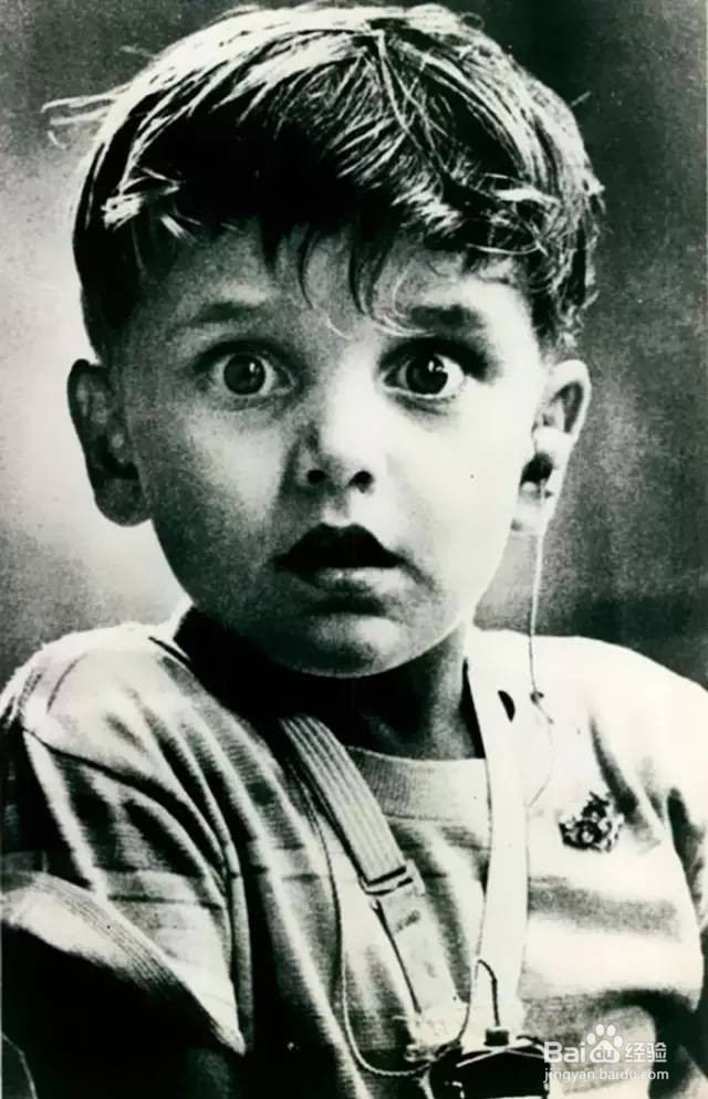 照片中时空凝滞，诉说着震撼的力量