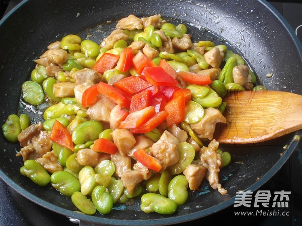 沙茶蚕豆炒鸡丁