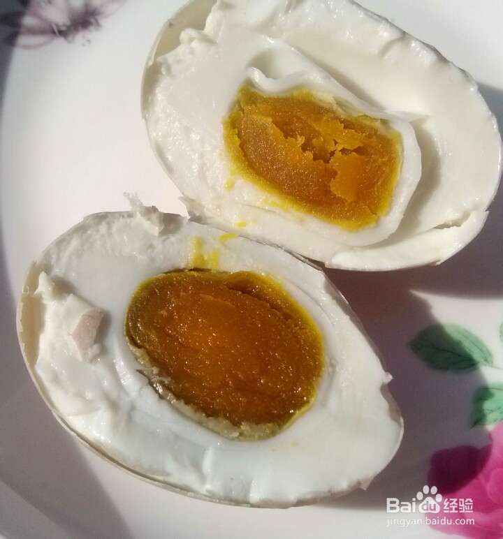 如何快速腌制出油咸鸭蛋