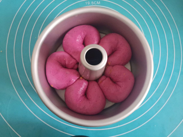 火龙果椰蓉花环手撕面包