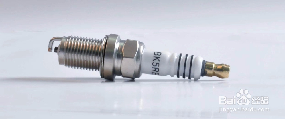 怎样更换汽车火花塞？