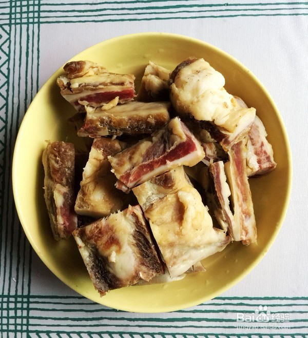 如何做香辣腊排骨?