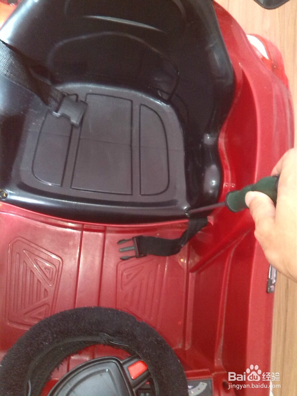 儿童电动四轮车坏了怎么维修：[3]充电线测量