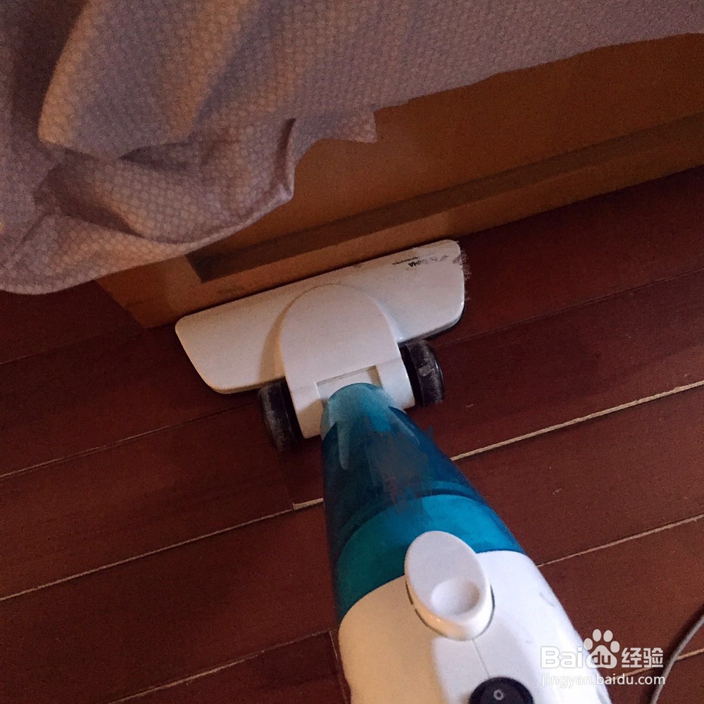 在家里如何使用吸尘器拖地