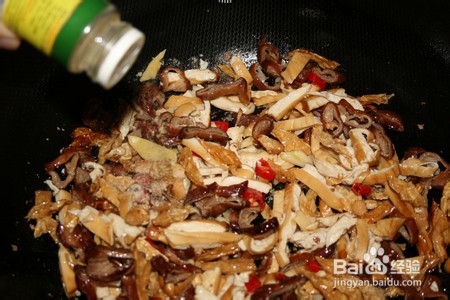 辣椒熏豆炒腊肠