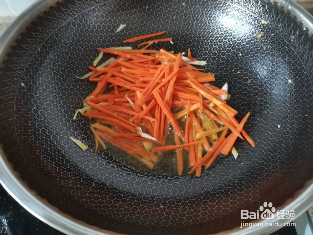 美食包菜粉丝炒鸡蛋的做法