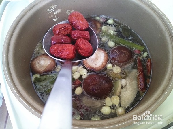 如何制作鸭腿香菇煲