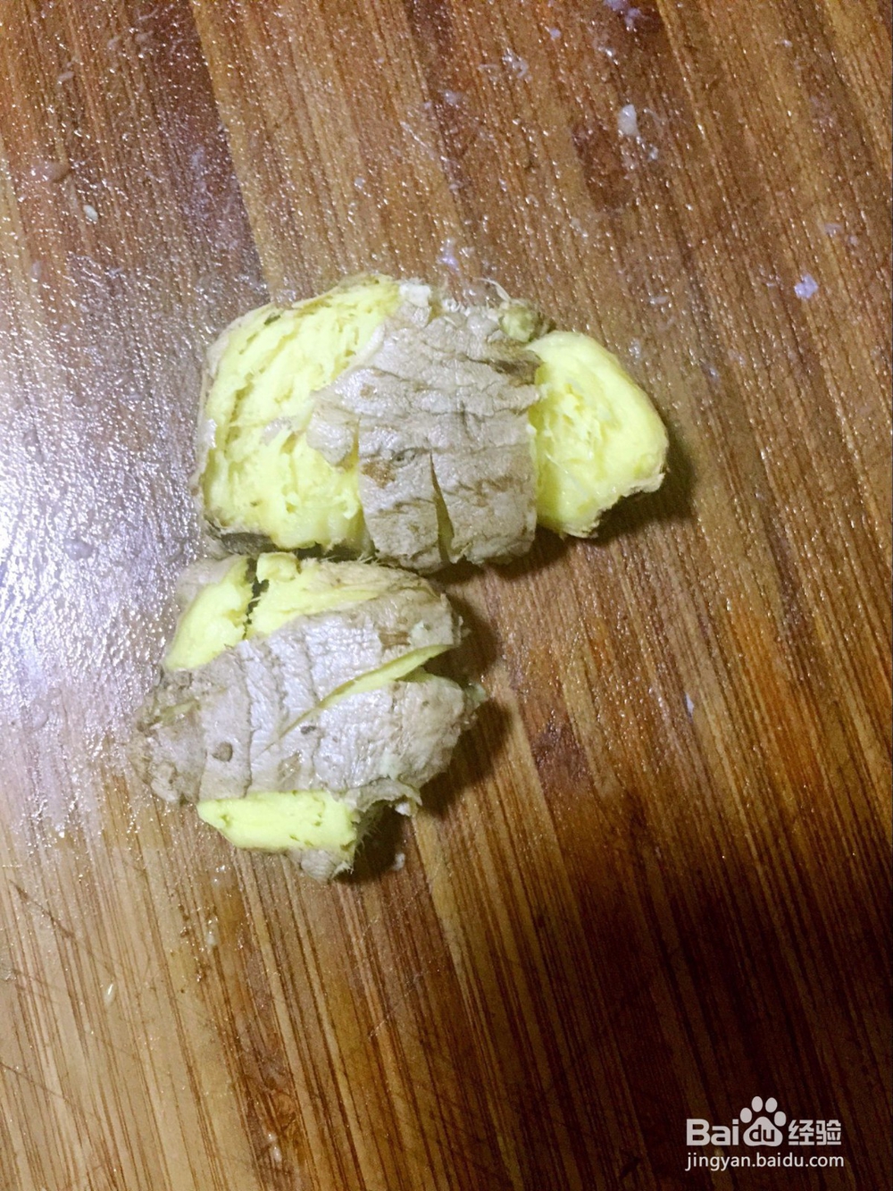 超下饭的酸萝卜炖猪尾的家常做法