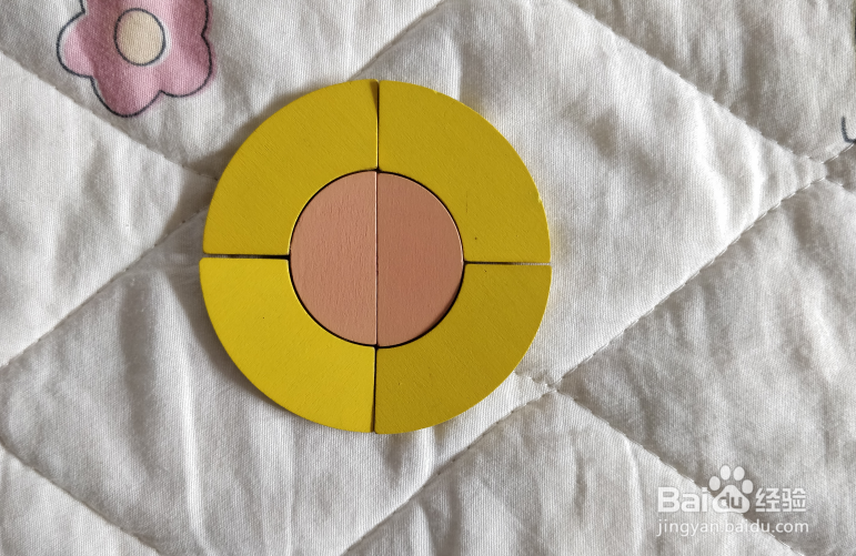 用幼儿积木怎么拼一只窝里拍翅膀的鸟儿？