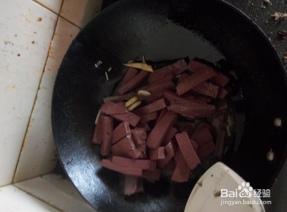 炒鸭血的家常做法