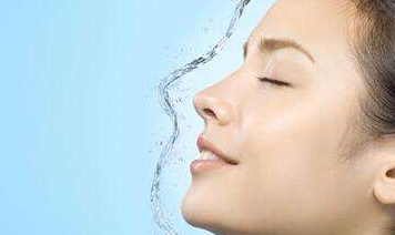 春天如何改善皮肤干燥的问题？