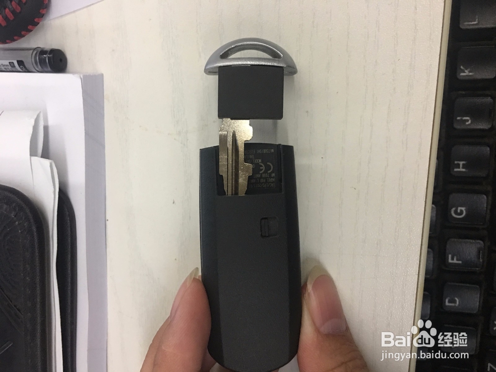 更换汽车摇控电池