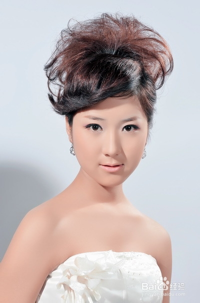 化妆造型之时尚奢华新娘发型设计