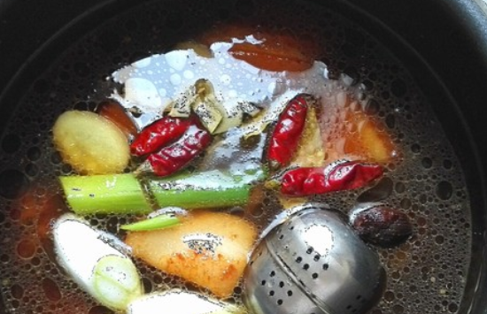 想做色泽红亮的卤肉怎么上色