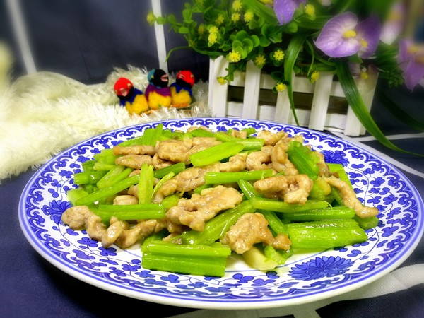 芹菜炒肉的做法是什么