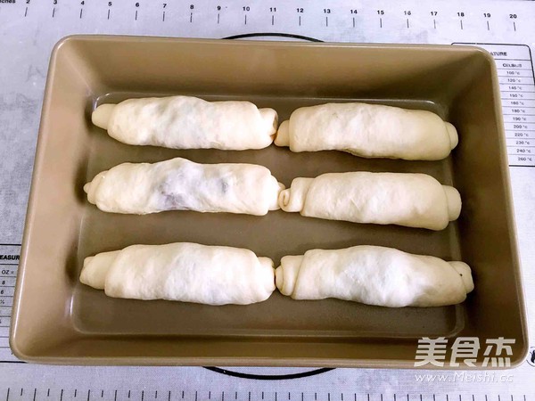 酸奶豆沙面包