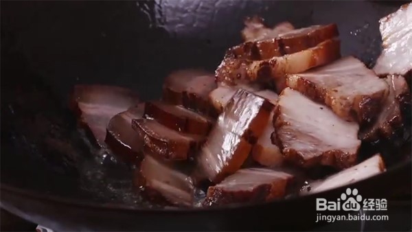 炒腊肉有诀窍,不要直接下锅炒,多加1步,下饭