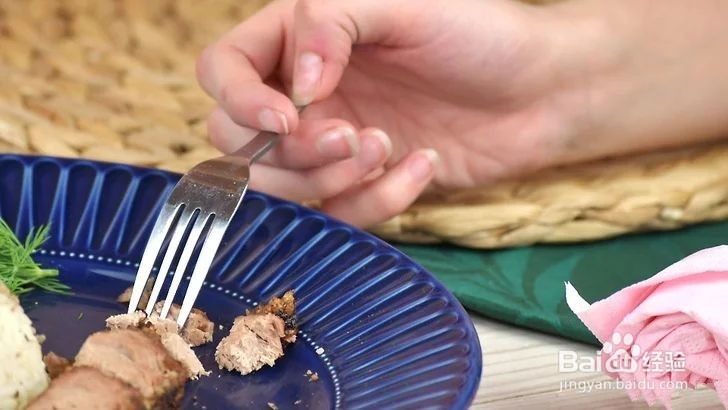 如何使用刀叉