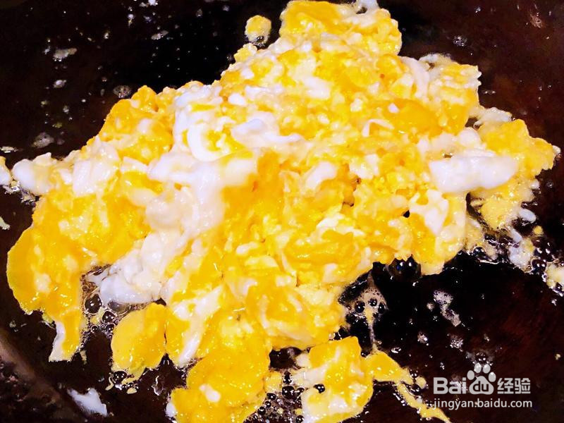 菌菇香肠茼蒿鸡蛋米堡的做法