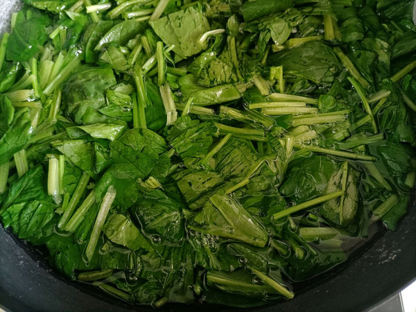 果仁菠菜捞汁拌