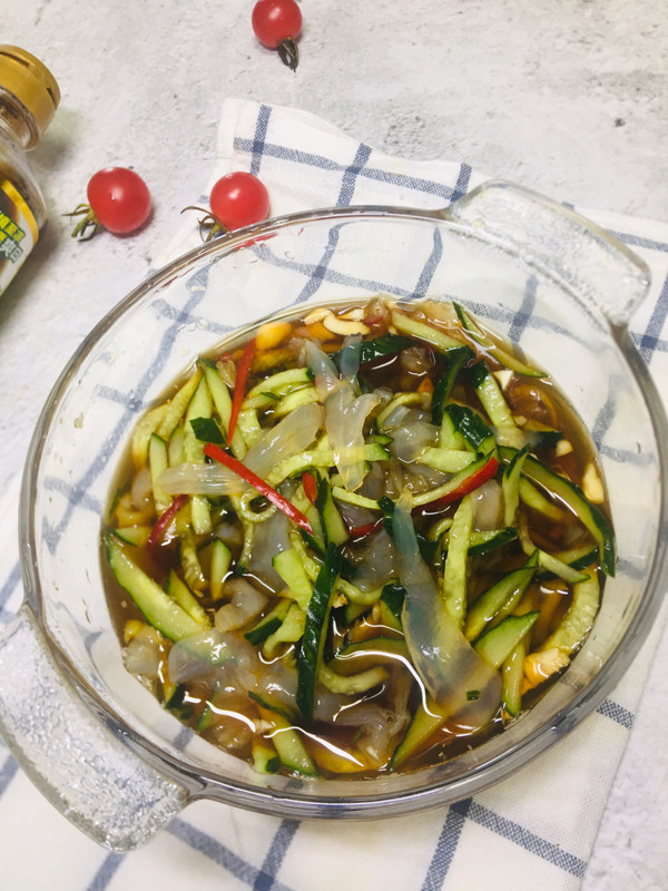 捞汁海蜇黄瓜丝
