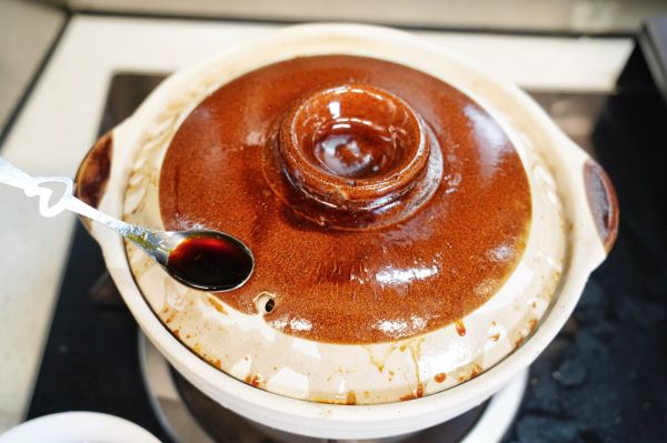 广式双拼腊味煲仔饭