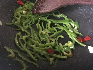 健康养生佳品青椒肉丝的做法