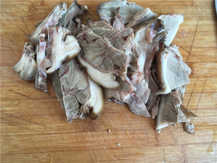 鲍鱼酱肘焖土豆的做法