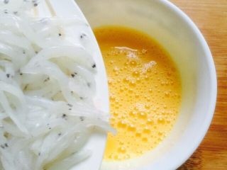 营养美味的银鱼炒鸡蛋