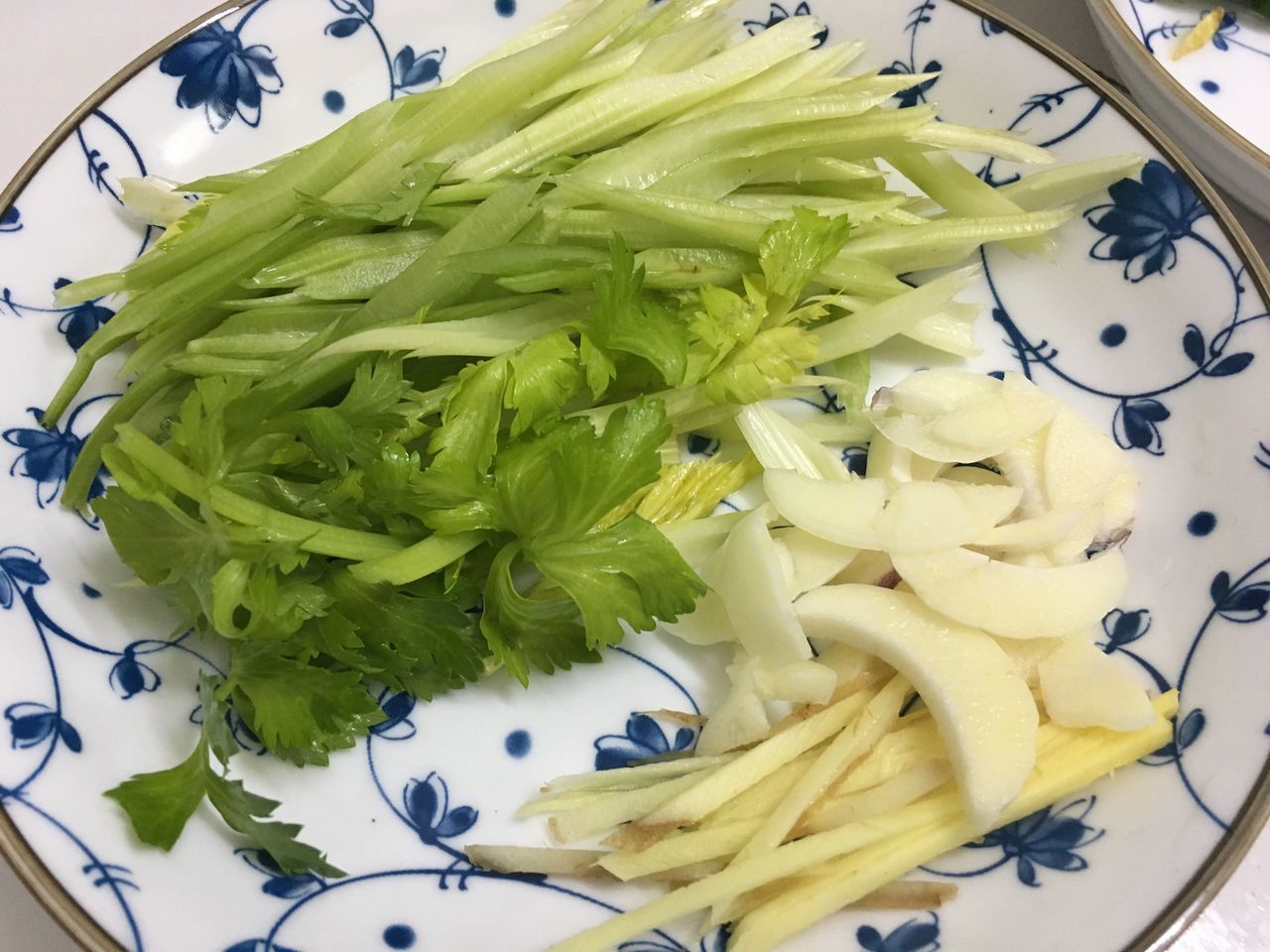 孜然味香芹炒鱿鱼头，你会做了吗？