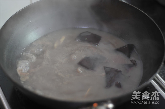 韭菜炒鸭血的做法