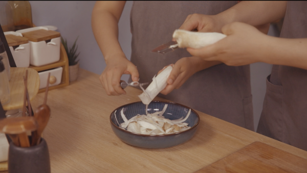 香辣杏鲍菇拌面