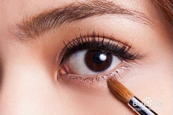 上班族简易眼妆四部曲