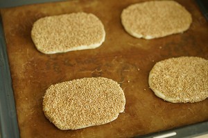 葱香芝麻烧饼的做法