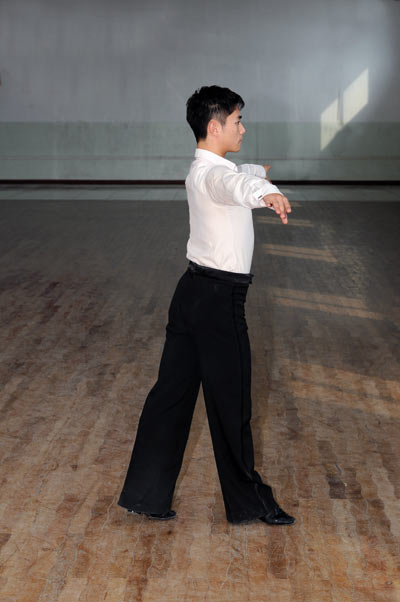 恰恰前进锁步技法剖析，五步让拉丁舞菜鸟变专家