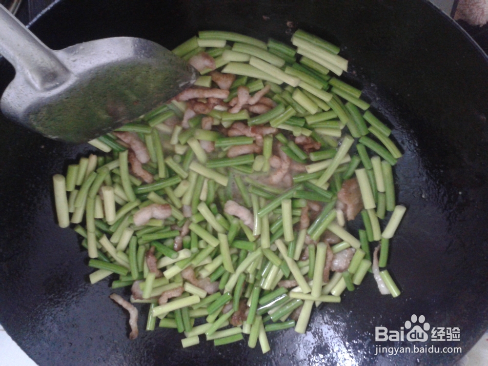 宝宝美食:快速简单的蒜薹炒肉