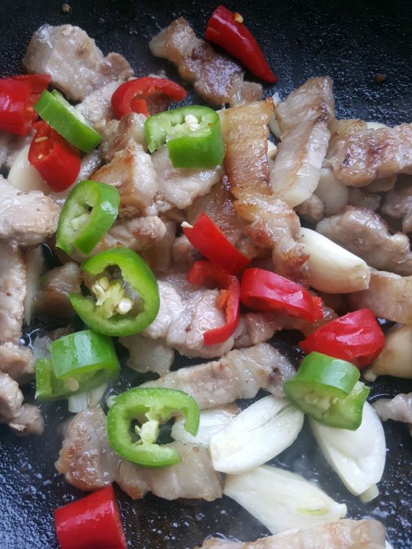 花菜炝炒五花肉