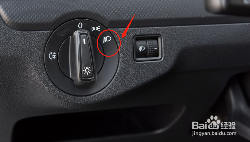 怎么调节大众捷达车灯档位